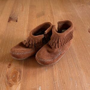 Minnetonka Toddler Tan Moccasin Shoes with Fringe